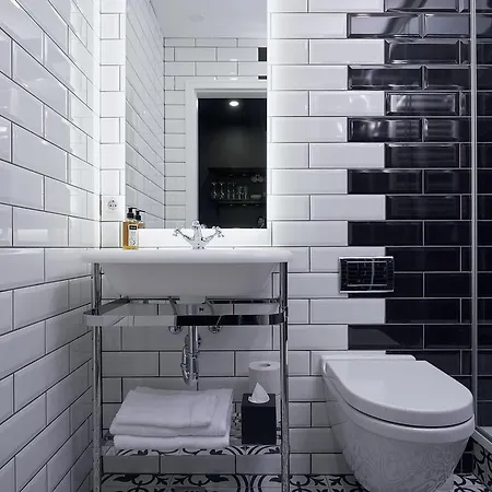 Hotel 105 - A Townhouse 3*